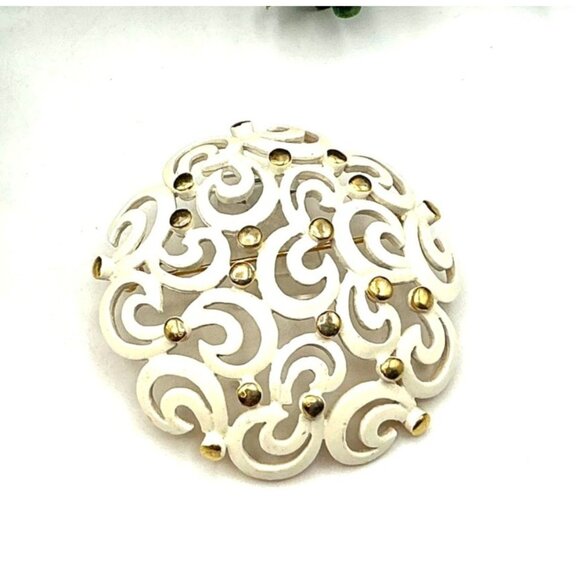 Vintage Monet White & Gold Tone Filigree Brooch With Enamel Swirl Design - Picture 1 of 6